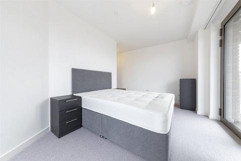 3 bedroom flat for sale, Western Gateway, London E16