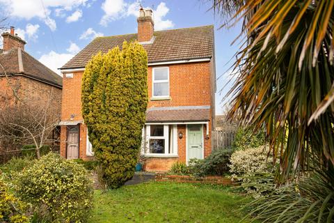 Ladbroke Road, Horley RH6