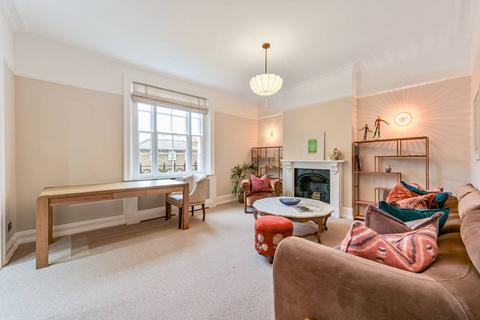 4 bedroom flat to rent, Hill Road, St John's Wood, London, NW8