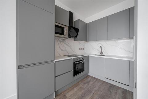 1 bedroom apartment to rent, Roop House Waterfront, Fleet GU51