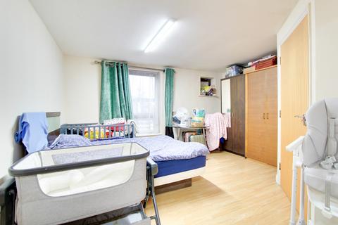 2 bedroom flat for sale, Clarke Close, Croydon, CR0