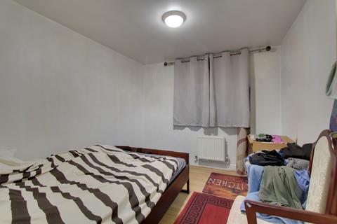 2 bedroom flat for sale, Clarke Close, Croydon, CR0