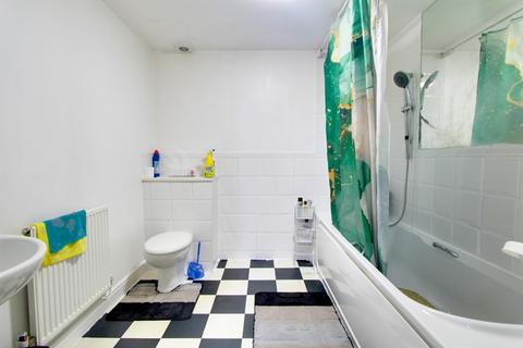 2 bedroom flat for sale, Clarke Close, Croydon, CR0