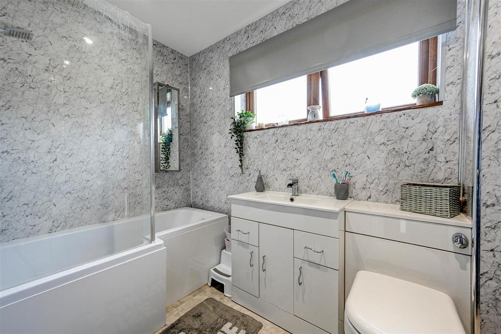 Bathroom 1.jpg