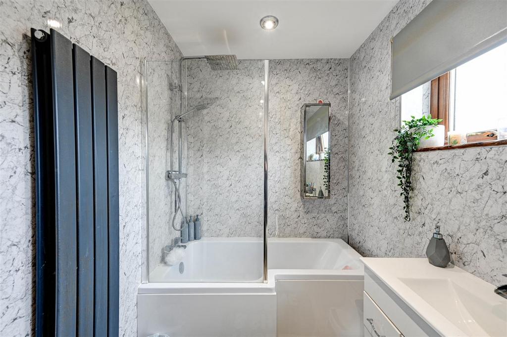 Bathroom 2.jpg