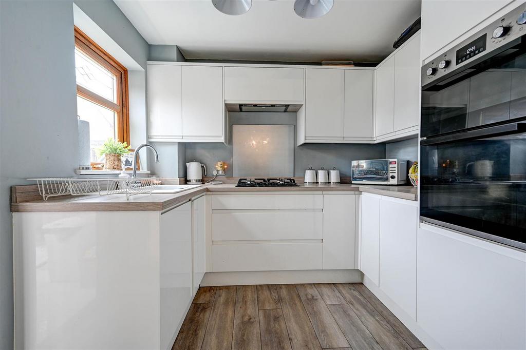 Kitchen 1.jpg