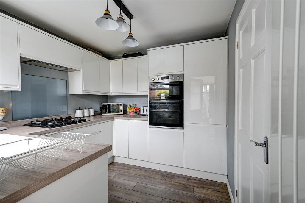 Kitchen 2.jpg