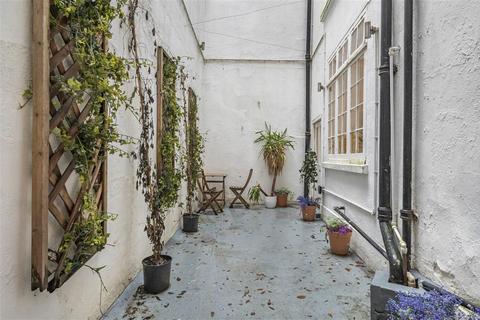 4 bedroom flat to rent, London SW7
