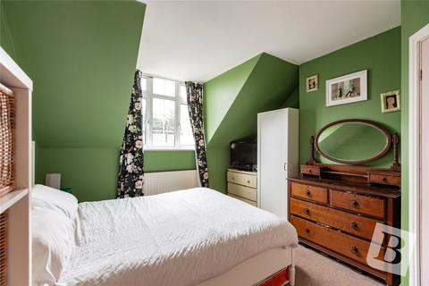 3 bedroom terraced house for sale, Crescent Avenue, Hornchurch, RM12
