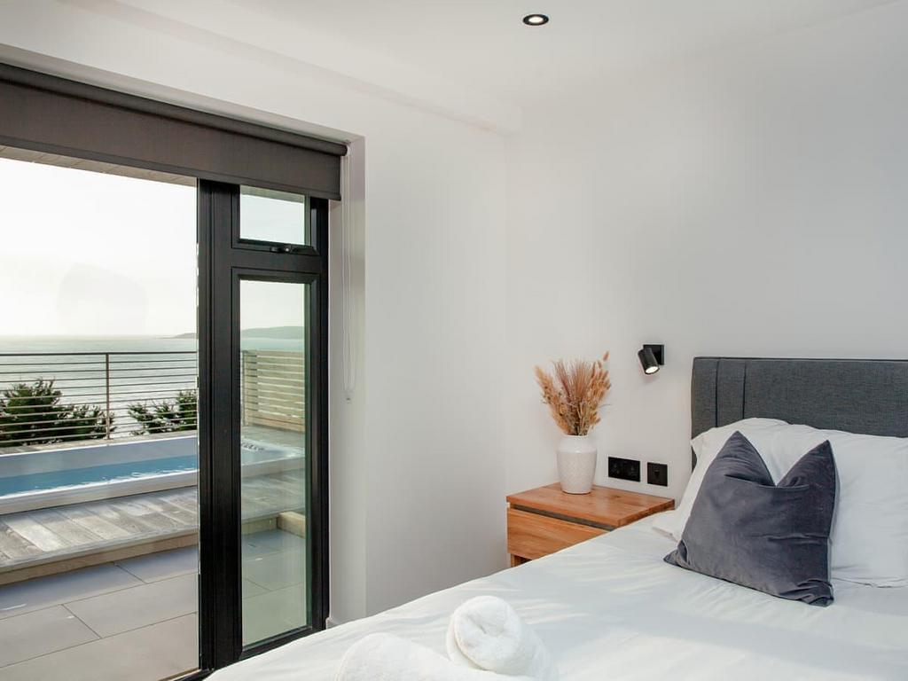 Bedroom 2a.jpg