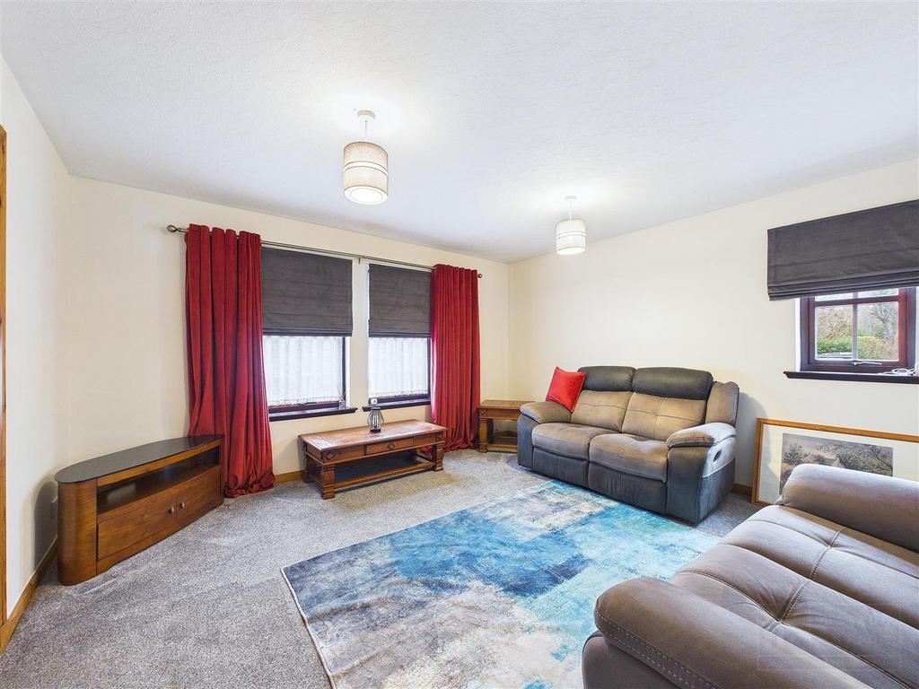 Sitting Room & Dining Area