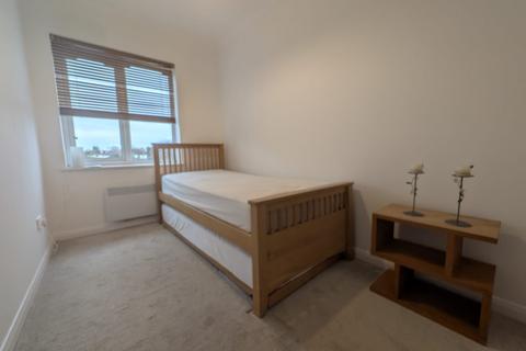 2 bedroom flat to rent, Missenden Gardens, Burnham, SL1