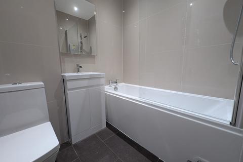 2 bedroom flat to rent, Missenden Gardens, Burnham, SL1