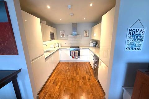 1 bedroom flat to rent, 4 Holman Road, Battersea, London, SW11