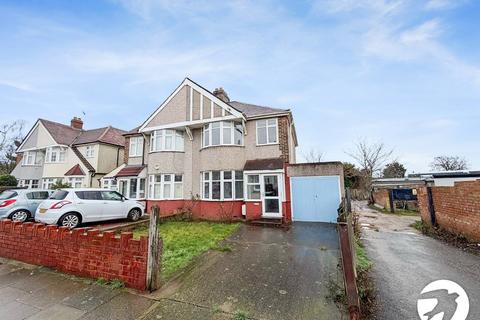 3 bedroom semi-detached house to rent, Cambridge Avenue, Welling, DA16