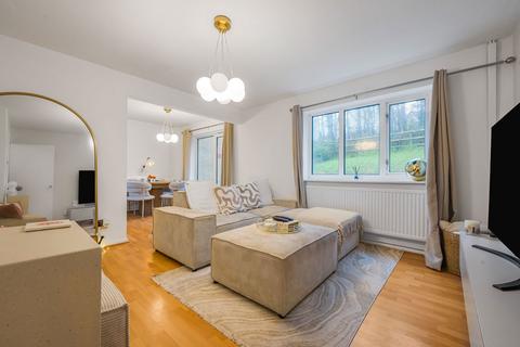 3 bedroom end of terrace house for sale, Oak Tree Court, Bridgend CF31