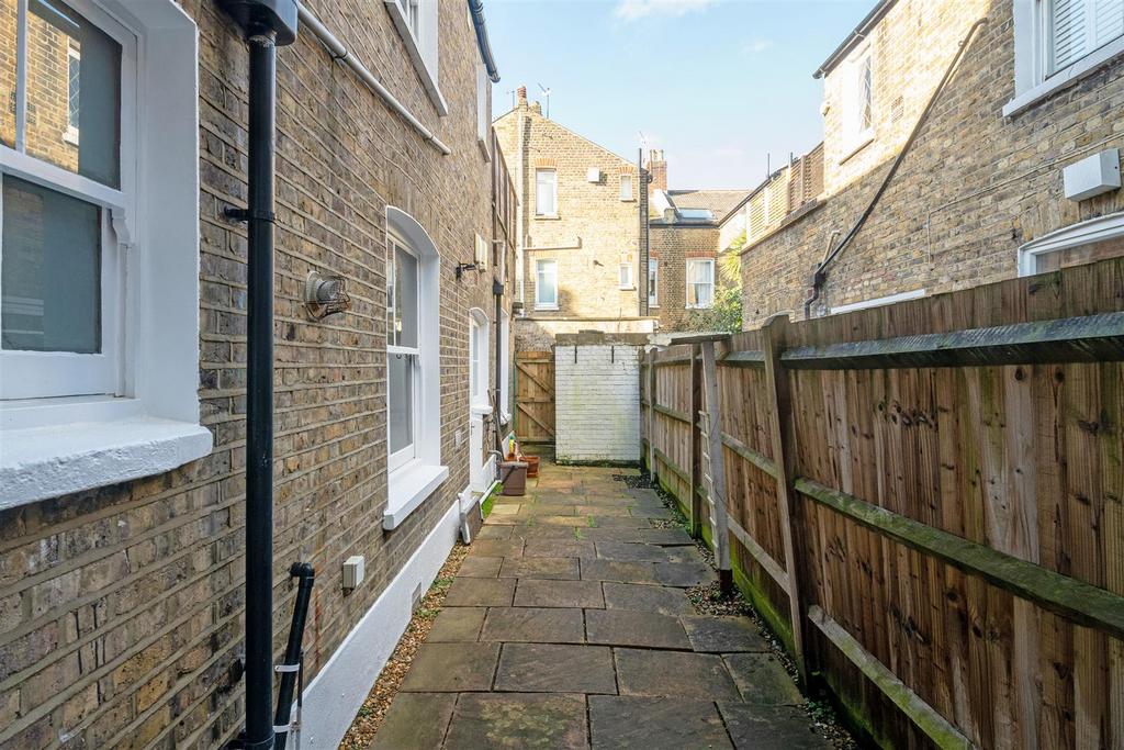 Gff 22 Salvin Rd Gdn.jpg