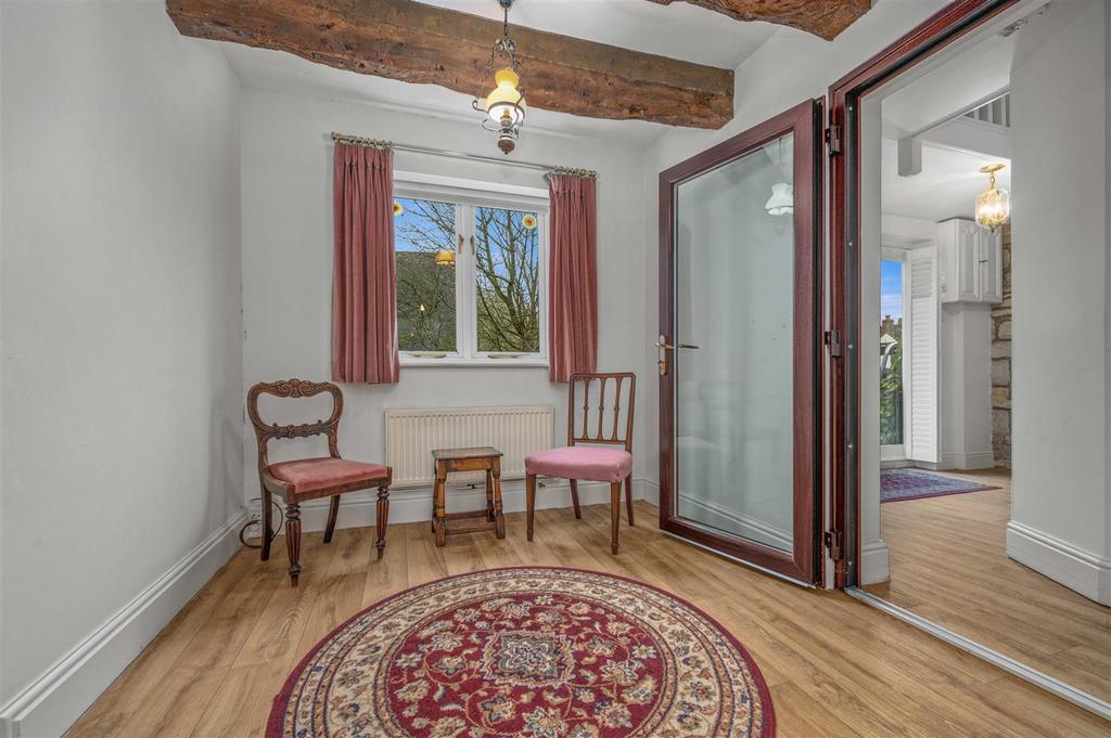 Dining/Sitting Area