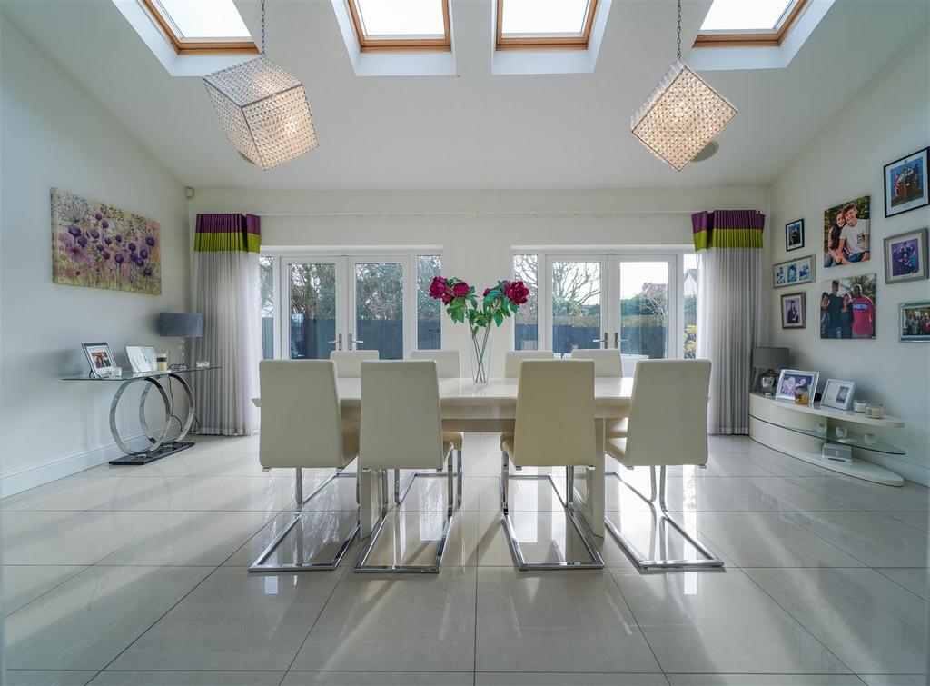 22 Lady Housty Ave-1.jpg