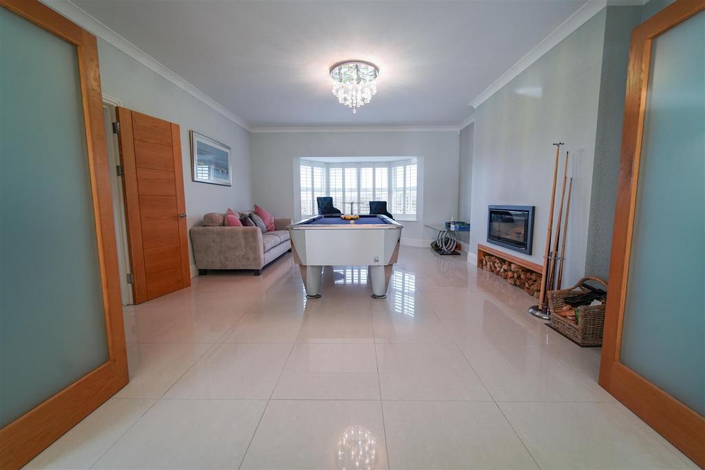 22 Lady Housty Ave-11.jpg
