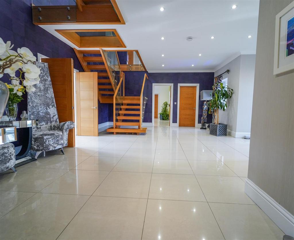 22 Lady Housty Ave-3.jpg