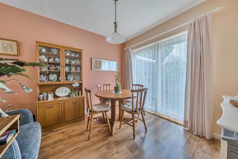 undefined, Yew Tree Drive, Guildford