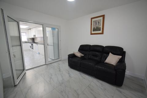 5 bedroom terraced house to rent, Eastcote Lane, Harrow HA2