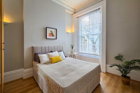 2 bedroom flat to rent, Kensington Gardens Square, Bayswater, London, W2