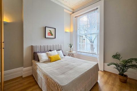 2 bedroom flat to rent, Kensington Gardens Square, Bayswater, London, W2
