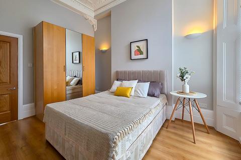 2 bedroom flat to rent, Kensington Gardens Square, Bayswater, London, W2