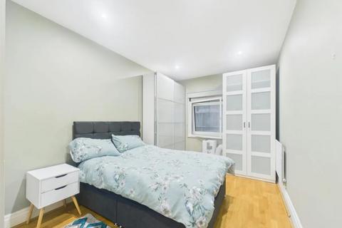 2 bedroom flat to rent, Warren House, Beckford Close, London, W14