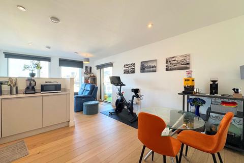 1 bedroom flat for sale, Edgware Road, London, NW9