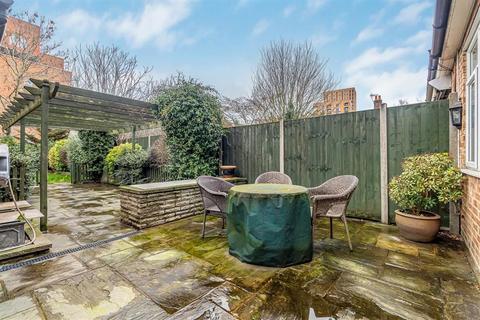 undefined, Bowes Road, London W3