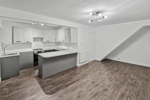 4 bedroom semi-detached house to rent, Lichfield Drive, Prestwich, M25
