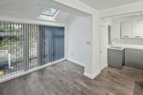 4 bedroom semi-detached house to rent, Lichfield Drive, Prestwich, M25