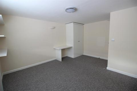 3 bedroom flat to rent, Northfields Court, Station Road, Uxbridge