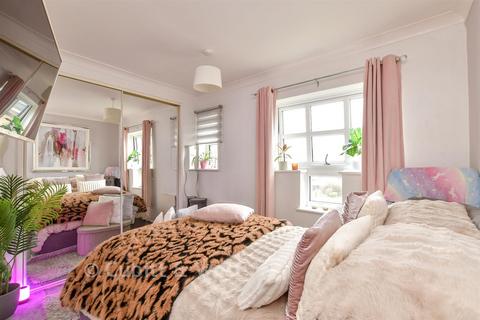 3 bedroom flat for sale, South Point, Shoreham-By-Sea BN43