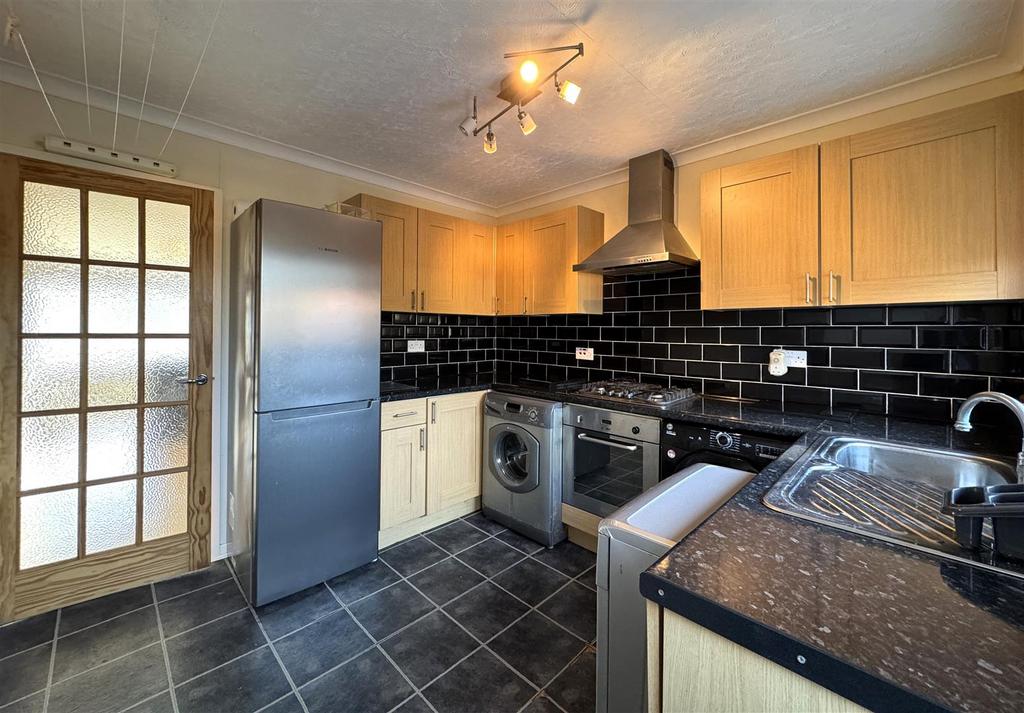 Kitchen 2.jpg