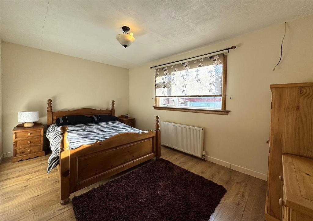 Bedroom 1.jpg