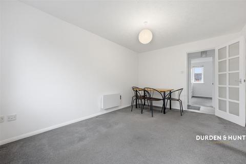 1 bedroom apartment for sale, Naunton Way, Hornchurch, RM12