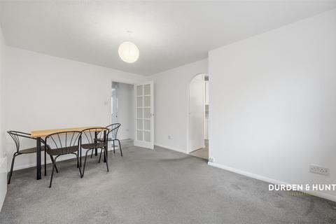 1 bedroom apartment for sale, Naunton Way, Hornchurch, RM12
