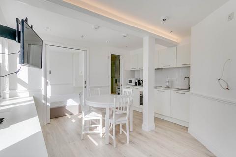1 bedroom flat to rent, Knaresborough Place, London ,
