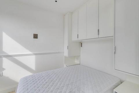 1 bedroom flat to rent, Knaresborough Place, London ,