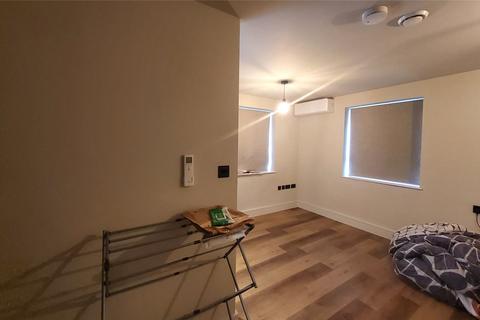 Studio to rent, Holgate Court, Western Road, Romford, RM1