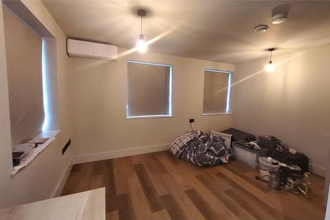 Studio to rent, Holgate Court, Western Road, Romford, RM1