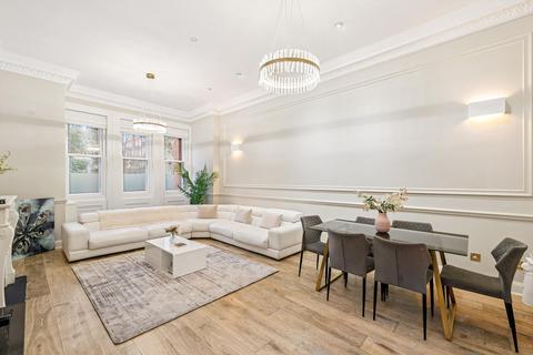 3 bedroom flat to rent, Sloane Gardens, London SW1W