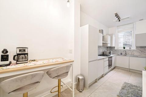 3 bedroom flat to rent, Sloane Gardens, London SW1W