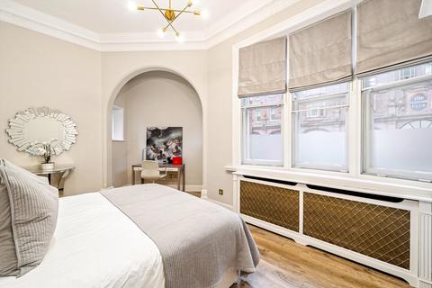 3 bedroom flat to rent, Sloane Gardens, London SW1W