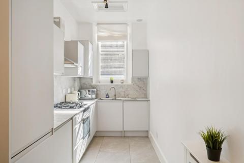 3 bedroom flat to rent, Sloane Gardens, London SW1W
