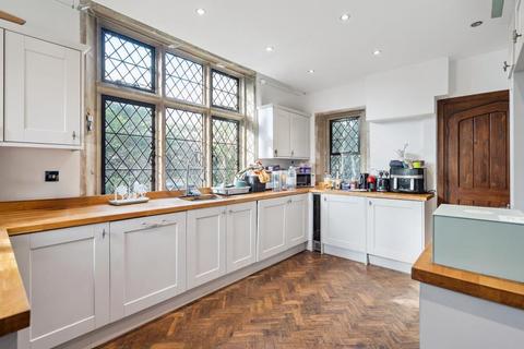 2 bedroom semi-detached house to rent, Pinner Road, Pinner